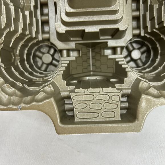 Nordic Ware Castle Bundt Cake Pan 10 Cup Cast Aluminum USA - Picture 14 of 14